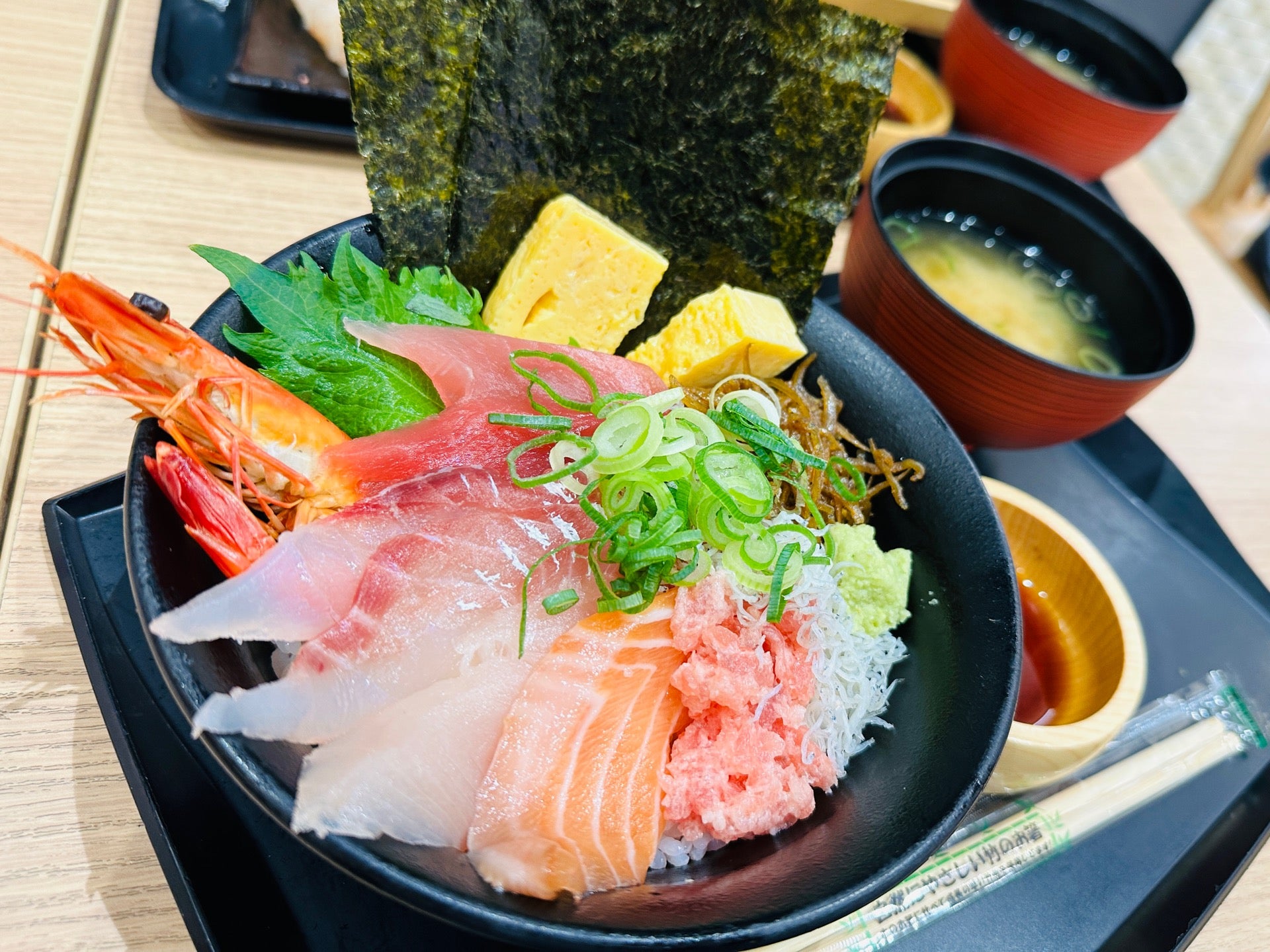 魚屋の海鮮丼 at 市場食堂 (@ 魚太郎 一宮店 in 一宮市, 愛知県) 魚屋の海鮮丼 at 市場食堂 (@ 魚太郎 一宮店 in 一宮市, 愛知県)