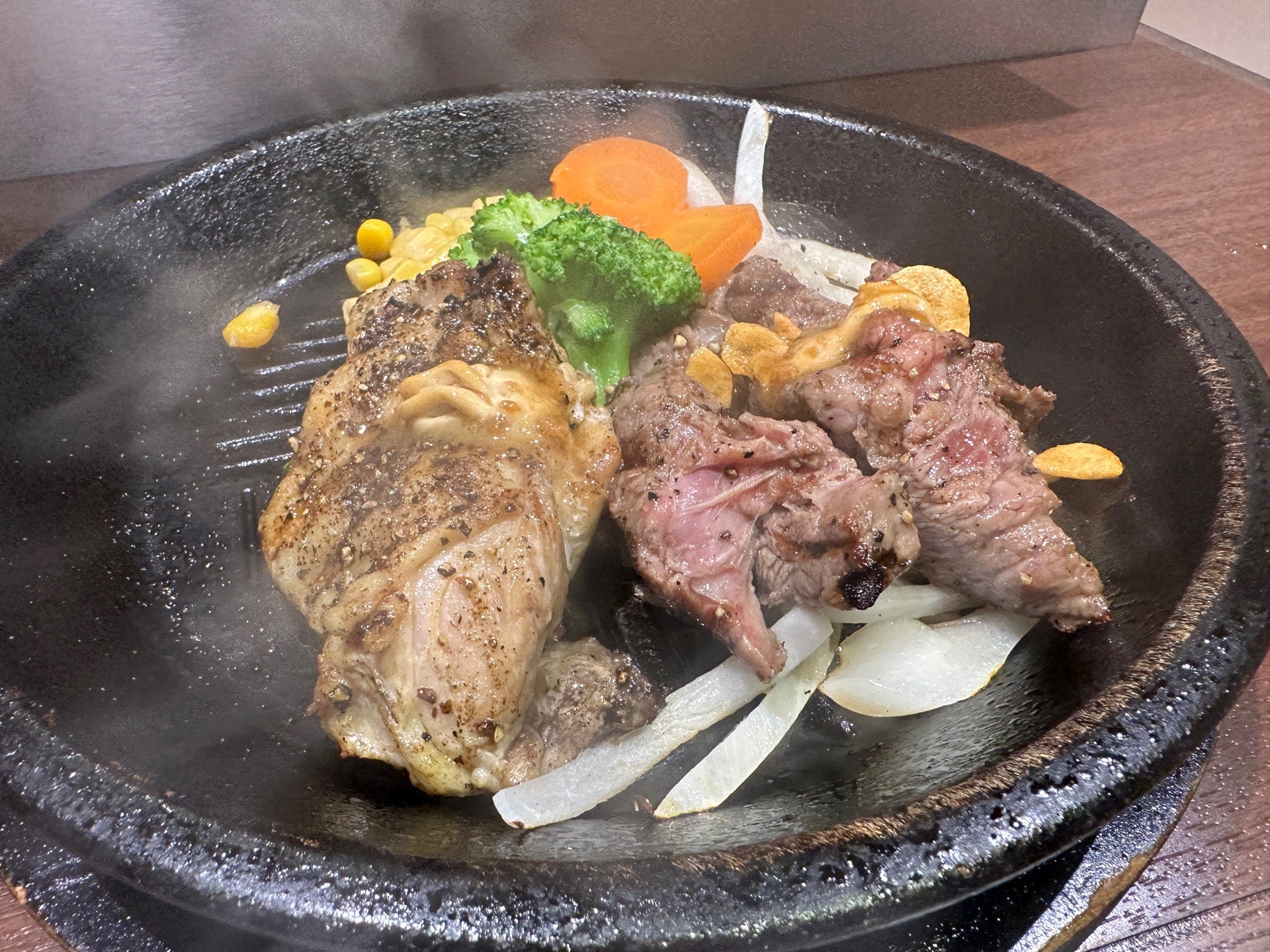 チキン&ひとくちカットステーキ。最後まで熱々で食べた(゚д゚)ウマー (@ いきなり!ステーキ in 稲沢市, 愛知県) チキン&ひとくちカットステーキ。最後まで熱々で食べた(゚д゚)ウマー (@ いきなり!ステーキ in 稲沢市, 愛知県)