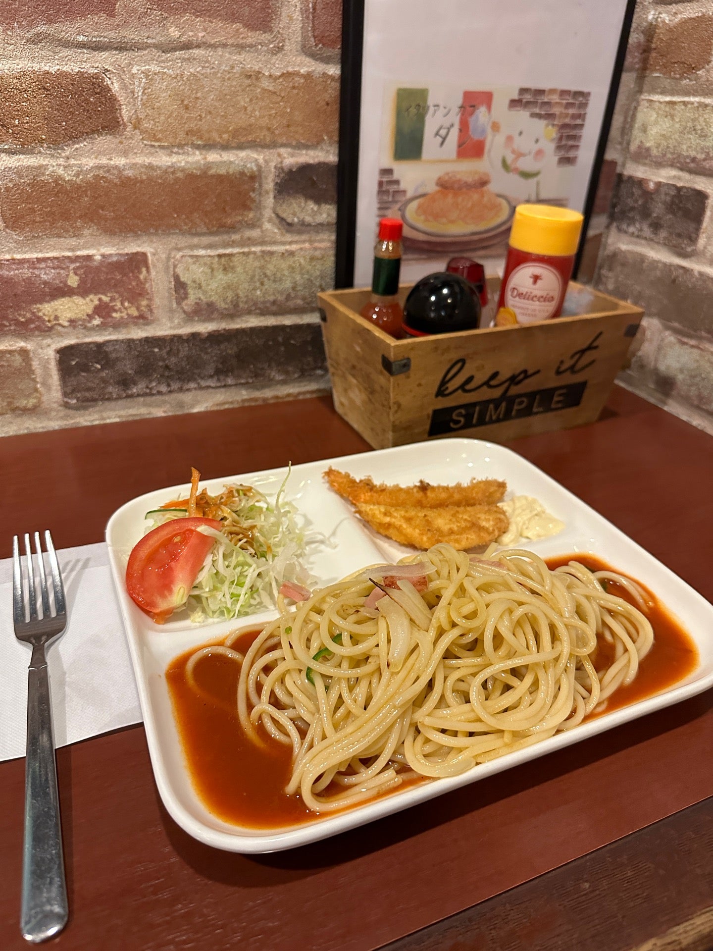 少し甘めのトマトソース系スパゲッティ。だいぶ昔にこのお店に来たかも、という気がしている。 (@ イタリアンカフェ ダン in 春日井市, 愛知県) 少し甘めのトマトソース系スパゲッティ。だいぶ昔にこのお店に来たかも、という気がしている。 (@ イタリアンカフェ ダン in 春日井市, 愛知県)