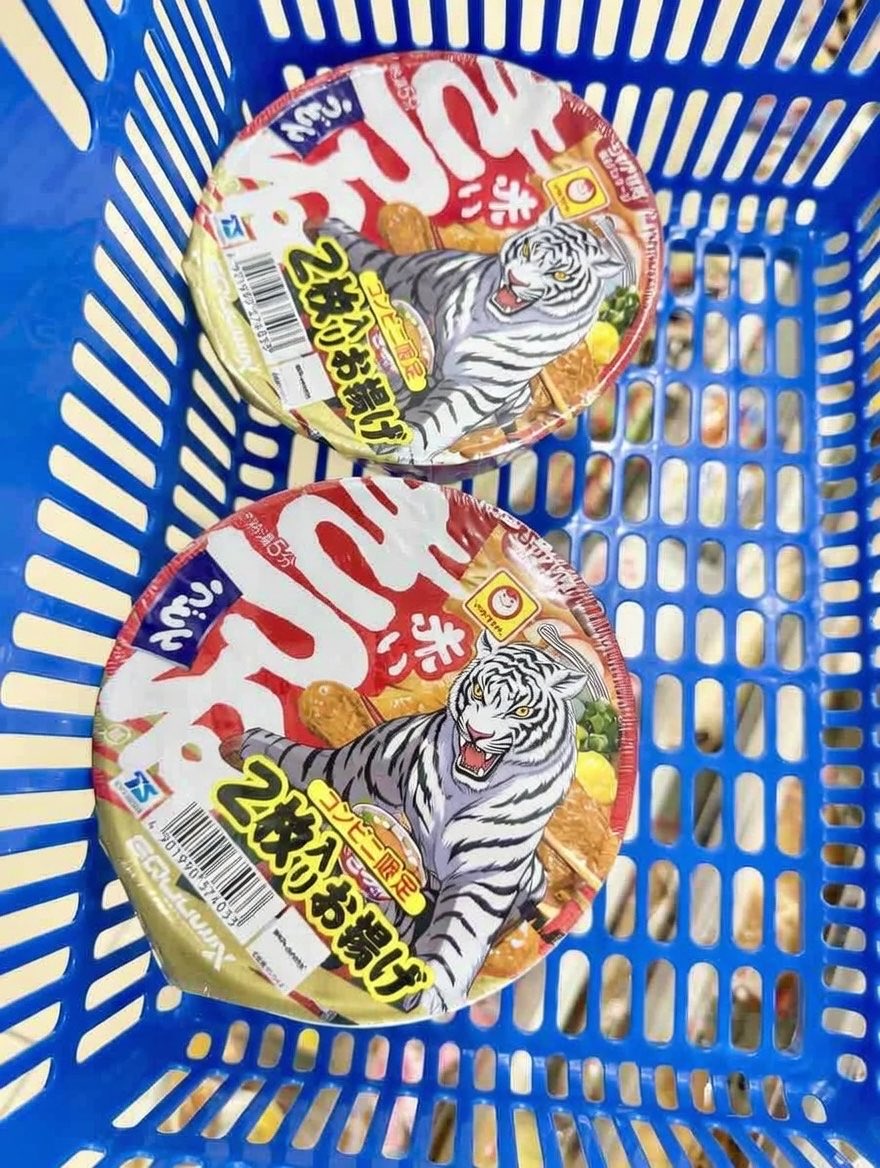 Grokでシャアをホワイトタイガーに置き換えてみた 