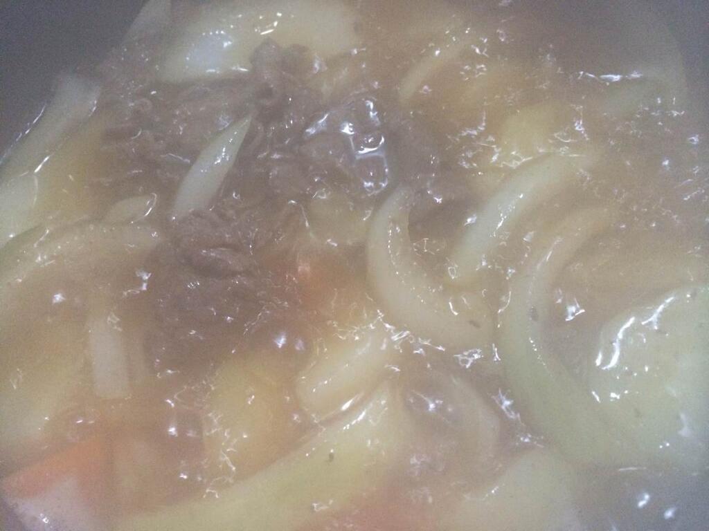 肉じゃが調理中。曇り過ぎ(´Д` ) 肉じゃが調理中。曇り過ぎ(´Д` )