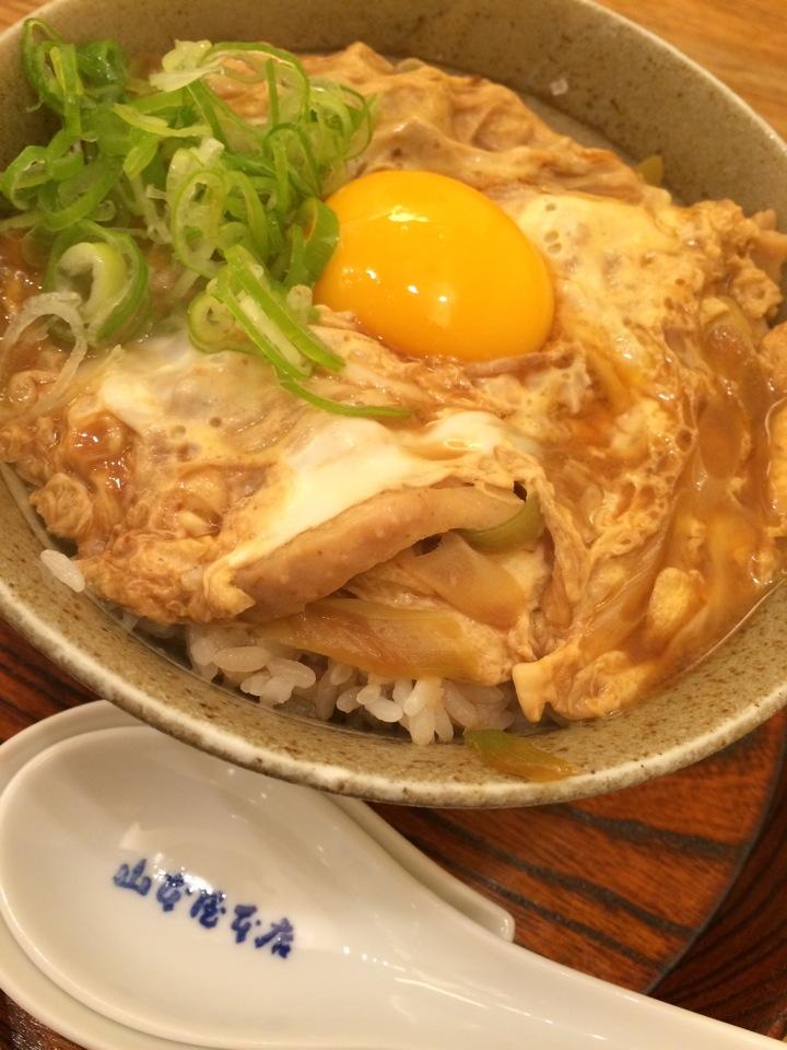 味噌コーチン丼、思ったより味が濃くないうまい。 (@ 山本屋本店 ルーセントタワー店 in 名古屋市, 愛知県 w/ @elpeo) 味噌コーチン丼、思ったより味が濃くないうまい。 (@ 山本屋本店 ルーセントタワー店 in 名古屋市, 愛知県 w/ @elpeo)