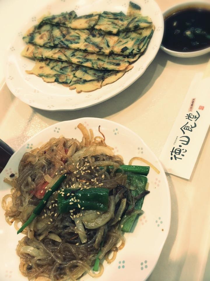 チヂミとチャプチェ at とっさんしょくどう (@ 徳山食堂) チヂミとチャプチェ at とっさんしょくどう (@ 徳山食堂)