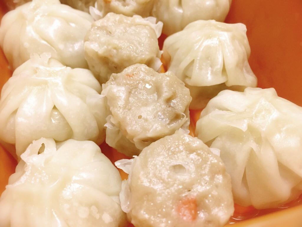 イオン トップバリュの小籠包と焼売。日本国内の工場で作っていると書いてあるけど、どこの下請け会社が作っているのか不明なのは不満(* ̄m ̄) イオン トップバリュの小籠包と焼売。日本国内の工場で作っていると書いてあるけど、どこの下請け会社が作っているのか不明なのは不満(* ̄m ̄)