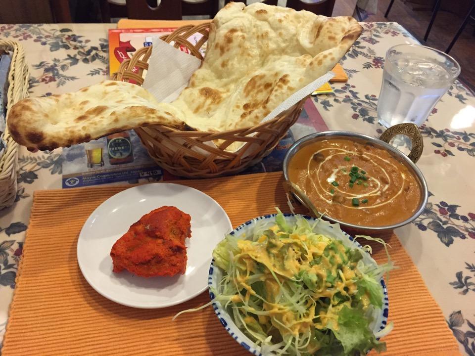 SPICE DINING。チキンしめじカレー(5段階の2辛で舌がしびれるピリ辛)、ナン、チキンティッカ。マサラチャイプリンが無かった(´Д` )... SPICE DINING。チキンしめじカレー(5段階の2辛で舌がしびれるピリ辛)、ナン、チキンティッカ。マサラチャイプリンが無かった(´Д` )...