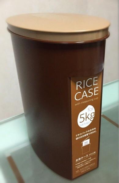 伊勢藤 お米袋そのまま保存ケース 5kg ブラウン RICE CASE with measuring cup for 5kg package お米ケース 5キロ用 伊勢藤 お米袋そのまま保存ケース 5kg ブラウン RICE CASE with measuring cup for 5kg package お米ケース 5キロ用