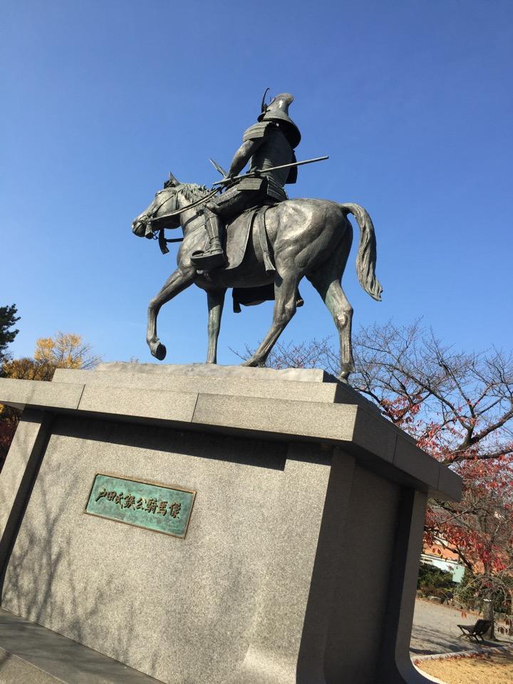 戸田氏鉄公騎馬像。 (@ 大垣公園 in 大垣市, 岐阜県) 戸田氏鉄公騎馬像。 (@ 大垣公園 in 大垣市, 岐阜県)