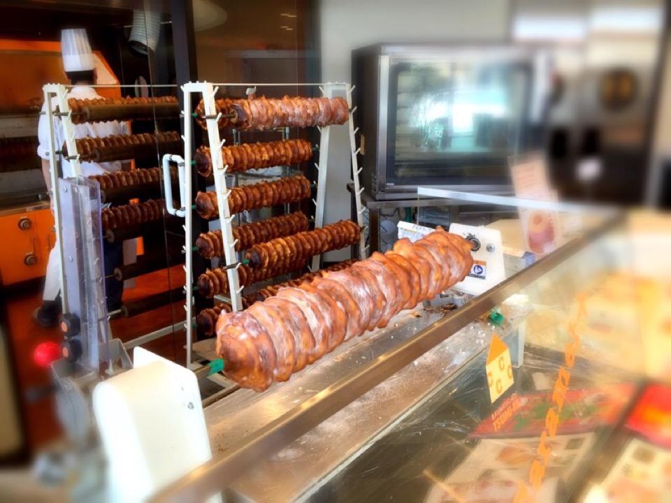 バームクーヘン屋さんなう。 (@ PATISSIER Labo TETSUYA 2号店) バームクーヘン屋さんなう。 (@ PATISSIER Labo TETSUYA 2号店)