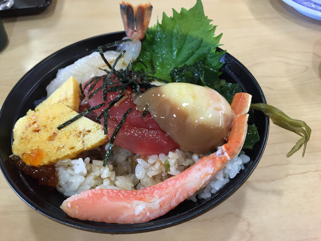 くら寿司 特製玉子だれで食べる海鮮丼。税抜き680円。 (@ くら寿司 小牧店 in 小牧市, 愛知県) くら寿司 特製玉子だれで食べる海鮮丼。税抜き680円。 (@ くら寿司 小牧店 in 小牧市, 愛知県)