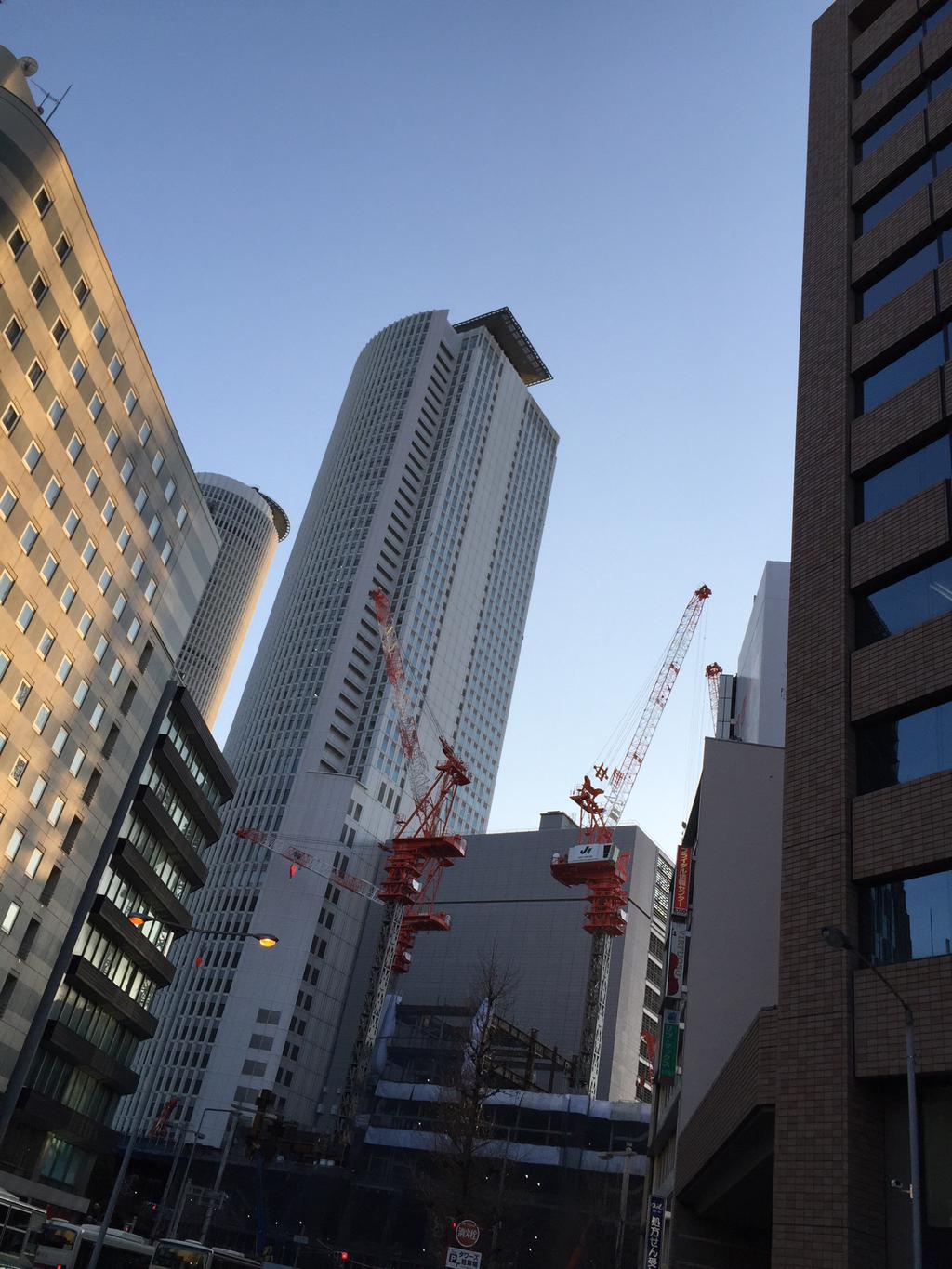 隣のビルはまだまだ建設中。 (@ 名古屋駅 (Nagoya Sta.) in 名古屋市, 愛知県) 隣のビルはまだまだ建設中。 (@ 名古屋駅 (Nagoya Sta.) in 名古屋市, 愛知県)