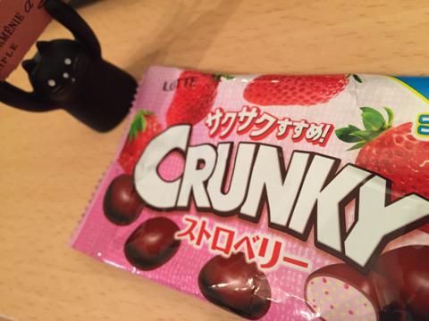 LOTTE CRUNKY ポップジョイ ストロベリー (゚д゚)ウマー LOTTE CRUNKY ポップジョイ ストロベリー (゚д゚)ウマー