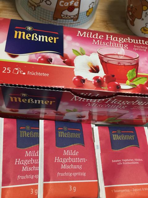 Meßmer Milde Hagebutten-Mischung fruchtig-spritzig メスマー ローズヒップティー カルディーコーヒーのリアル店舗で298円。Amazonでも298円(別途送料がかかるけど)。 Meßmer Milde Hagebutten-Mischung fruchtig-spritzig メスマー ローズヒップティー カルディーコーヒーのリアル店舗で298円。Amazonでも298円(別途送料がかかるけど)。
