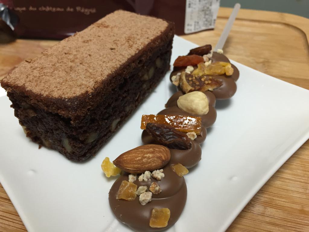 Sucette chocolat fruits La brique du chateau de Regnie シュセット ショコラ フリュイ (ミルク) ラブリック デュ シャトー ド レニエ (੭ु˙꒳˙)੭ुおやつウマー Sucette chocolat fruits La brique du chateau de Regnie シュセット ショコラ フリュイ (ミルク) ラブリック デュ シャトー ド レニエ (੭ु˙꒳˙)੭ुおやつウマー