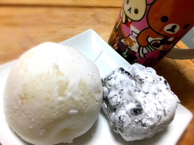 苺大福と豆大福に玄米茶(゚д゚)ウマー 苺大福と豆大福に玄米茶(゚д゚)ウマー