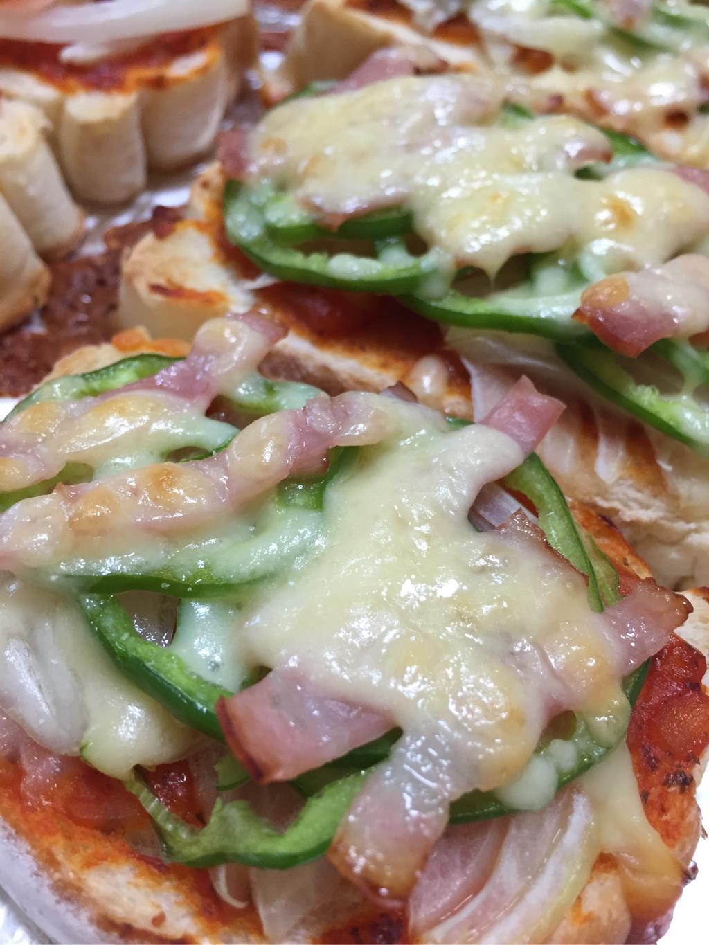 朝食にピザトースト。 朝食にピザトースト。