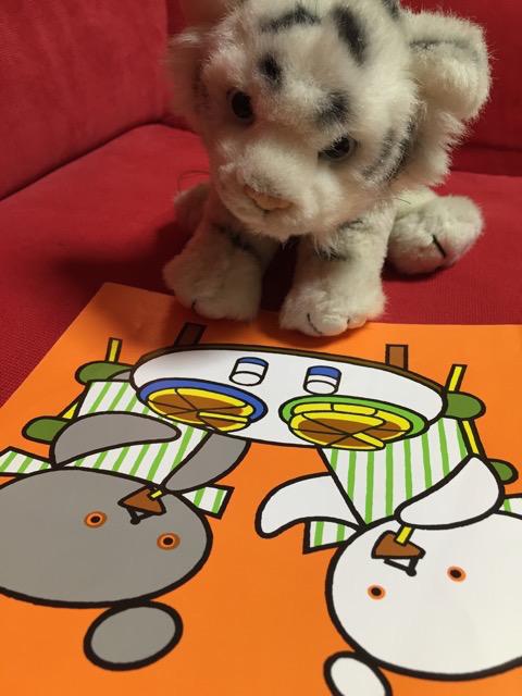 絵本。「1970年の発売以来ロングセラーを続ける「こぐまちゃんえほん」シリーズのなかでも、特に人気の1冊」 しろくまちゃんのほっとけーき: わかやま けん 絵本。「1970年の発売以来ロングセラーを続ける「こぐまちゃんえほん」シリーズのなかでも、特に人気の1冊」 しろくまちゃんのほっとけーき: わかやま けん