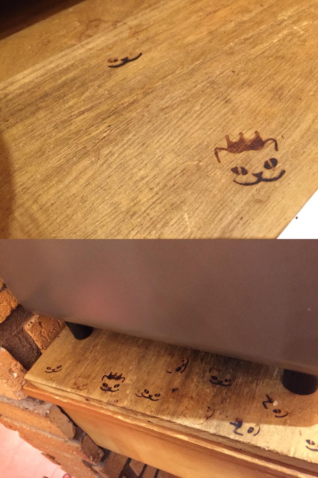オーブントースター周りにチェシャ猫っぽい焼印スタンプ。 (@ ハートブレッド アンティーク 春日井店 in 春日井市, 愛知県) オーブントースター周りにチェシャ猫っぽい焼印スタンプ。 (@ ハートブレッド アンティーク 春日井店 in 春日井市, 愛知県)
