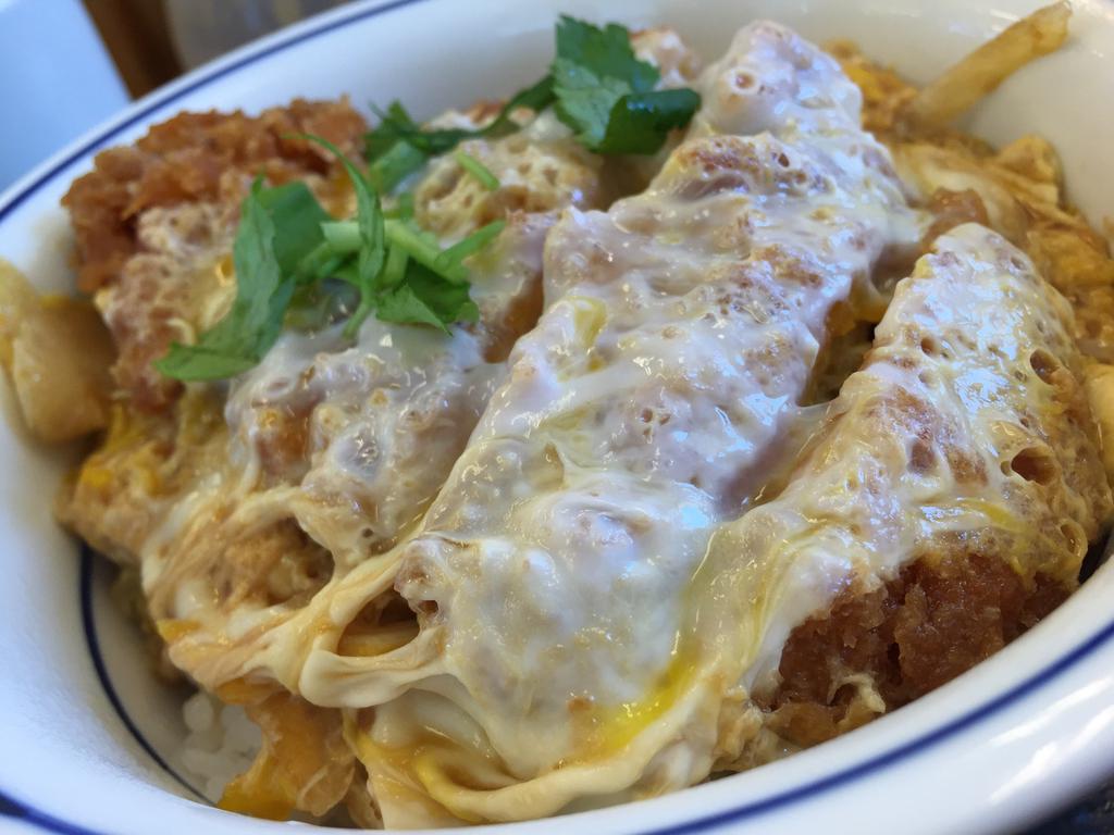 かつ屋、はじめて来た。ほぼ満席。お手拭きは出ない。カツ丼(梅) 80gロース 税込み529円を注文。置いてあるソースをかければソースカツ丼みたいに。 (@ かつや 愛知小牧南インター店) かつ屋、はじめて来た。ほぼ満席。お手拭きは出ない。カツ丼(梅) 80gロース 税込み529円を注文。置いてあるソースをかければソースカツ丼みたいに。 (@ かつや 愛知小牧南インター店)