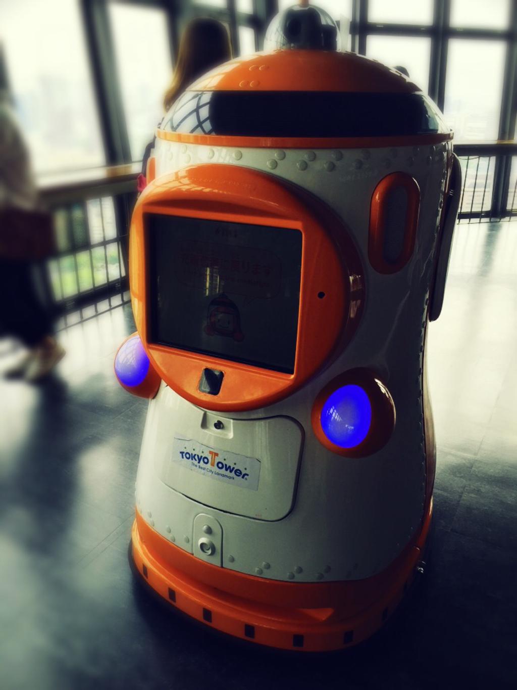 ロボットがいる。 (@ 東京タワー 大展望台 in 港区, 東京都) ロボットがいる。 (@ 東京タワー 大展望台 in 港区, 東京都)