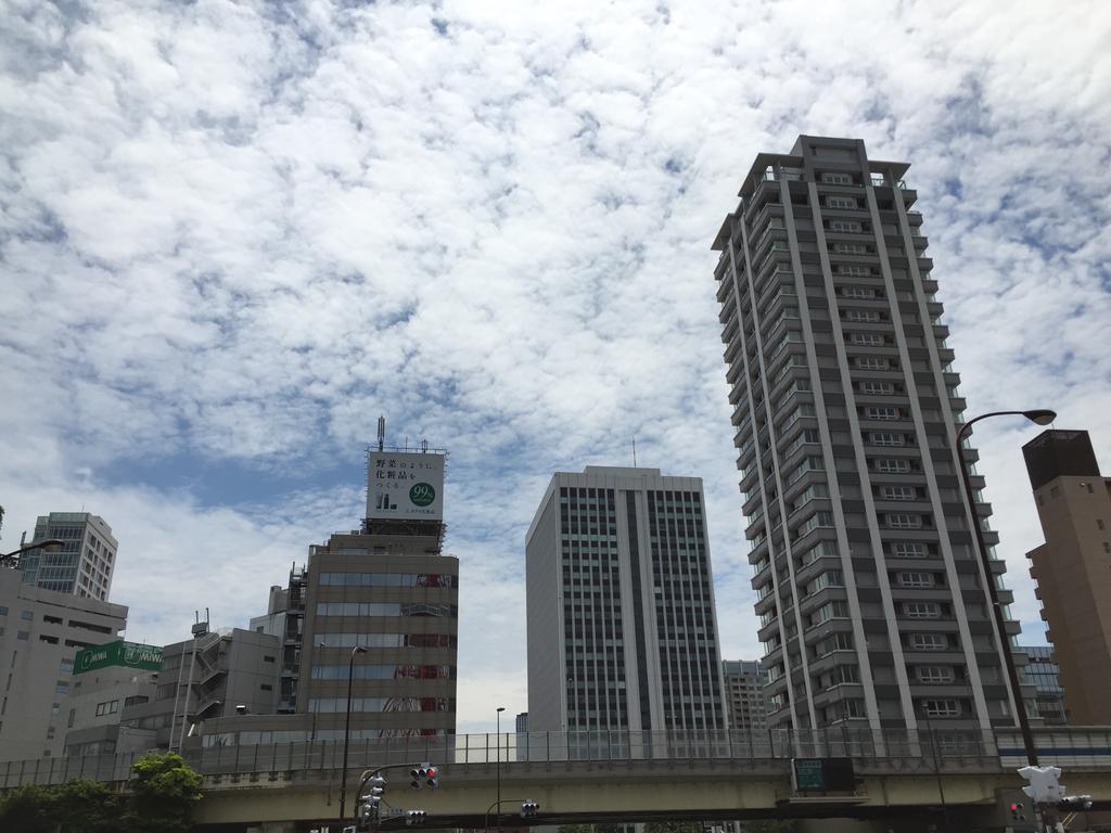 ビルの窓に東京タワーが映ってる。 (@ 赤羽橋 交差点 in 港区, 東京都) ビルの窓に東京タワーが映ってる。 (@ 赤羽橋 交差点 in 港区, 東京都)
