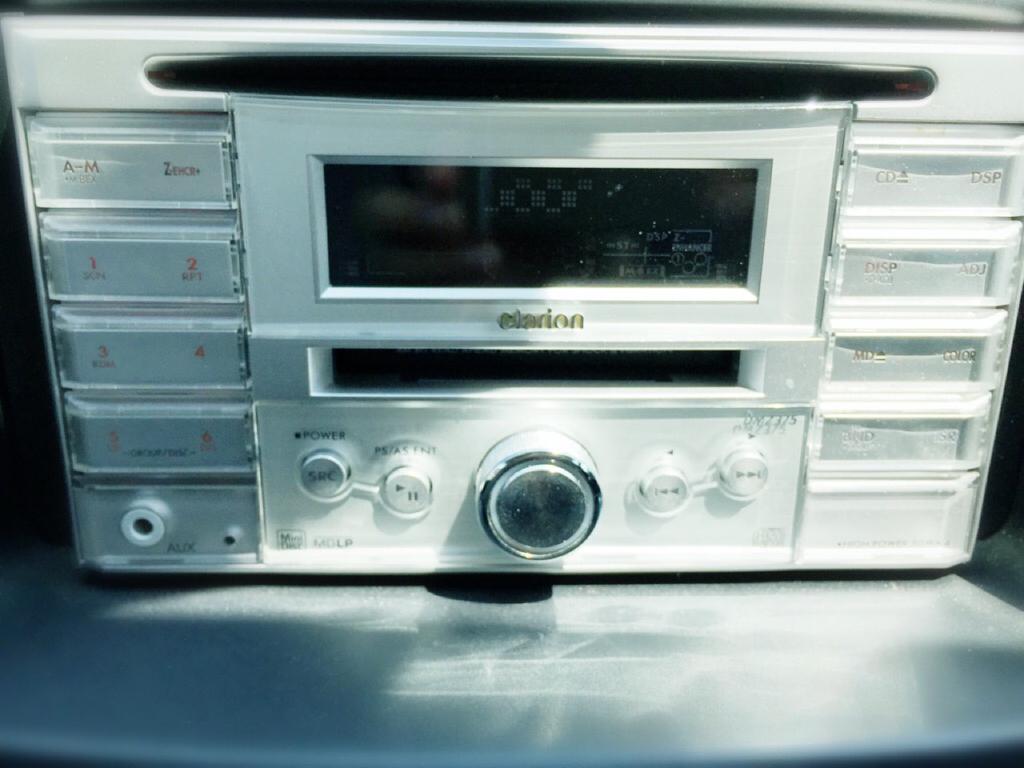 カーステレオわかりにくい。ようやくFMラジオ聴けるようになった。電源ボタンで音源切り替え。 カーステレオわかりにくい。ようやくFMラジオ聴けるようになった。電源ボタンで音源切り替え。