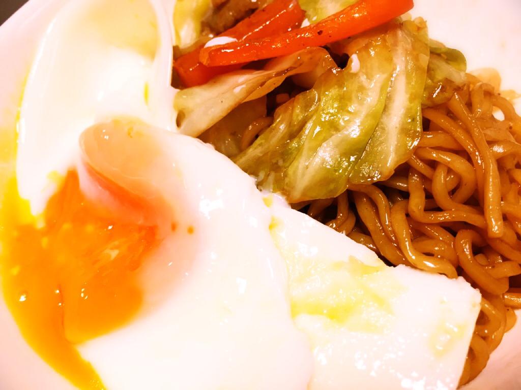 焼きそば with 目玉焼き半熟 (゚д゚)ウマー 焼きそば with 目玉焼き半熟 (゚д゚)ウマー