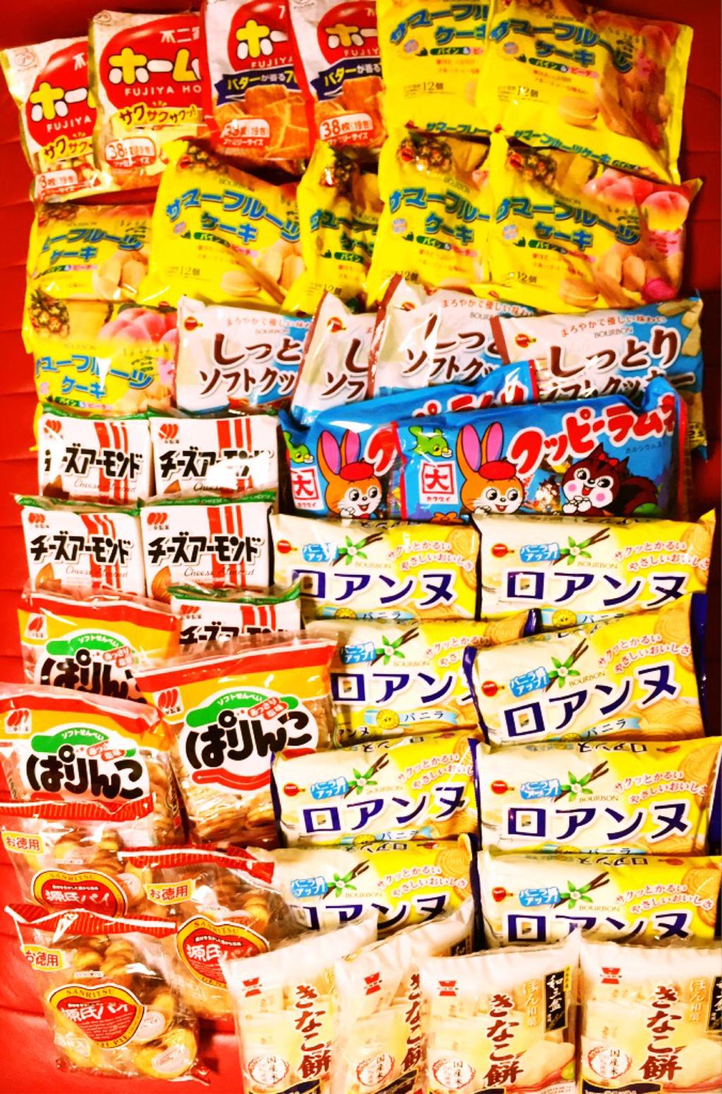 個装の袋菓子を1万円分。 個装の袋菓子を1万円分。