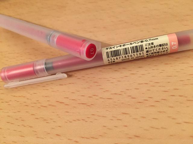 無印良品 ゲルインキボールペン 赤 0.7mm 子どもがプリント勉強したときの採点用 (丸付け用) に購入。 無印良品 ゲルインキボールペン 赤 0.7mm 子どもがプリント勉強したときの採点用 (丸付け用) に購入。