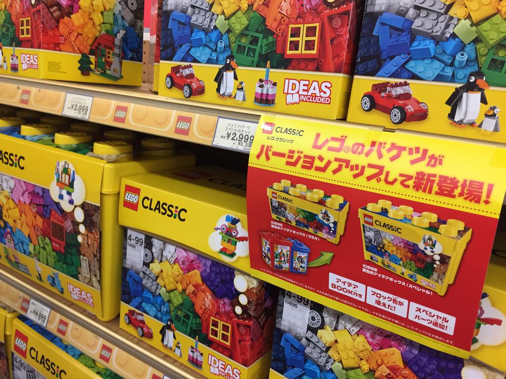 ここはLEGOブロックがたくさんあるなー。レゴのバケツはアイデアボックスへ置き換えに。 (@ トイザらス Toys"R"Us 西春日井店 in 西春日井郡豊山町, 愛知県) ここはLEGOブロックがたくさんあるなー。レゴのバケツはアイデアボックスへ置き換えに。 (@ トイザらス Toys"R"Us 西春日井店 in 西春日井郡豊山町, 愛知県)