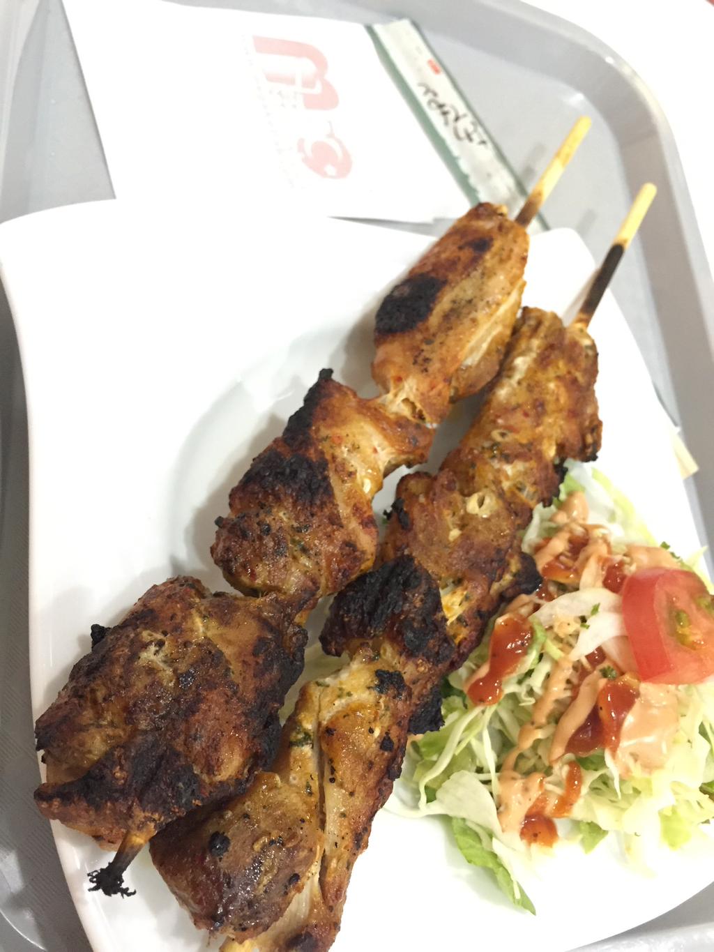 Şiş Kebab 2pc. Set チキンのシシケバブ2本セット 税込み790円。1本だと500円。1本当たり肉の分量130gぐらいらしい。 (@ Mega Kebab 名古屋空港店) Şiş Kebab 2pc. Set チキンのシシケバブ2本セット 税込み790円。1本だと500円。1本当たり肉の分量130gぐらいらしい。 (@ Mega Kebab 名古屋空港店)