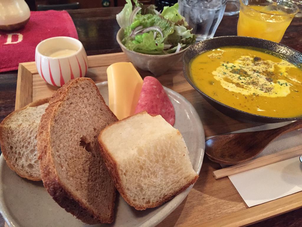 カボチャと鶏モモ肉のスープ + 自家製パン3種 + 自家製ヨーグルト (@ Pub Arco in Nagoya-shi, Aichi) カボチャと鶏モモ肉のスープ + 自家製パン3種 + 自家製ヨーグルト (@ Pub Arco in Nagoya-shi, Aichi)