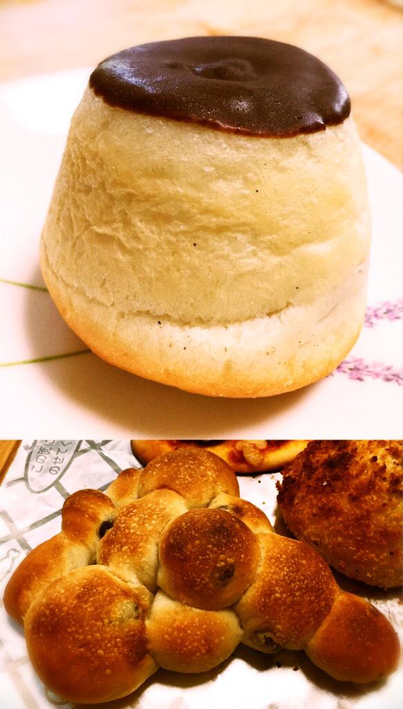 昨日、パン屋さん「いっぽいっぽ」で買ってきたパン。葡萄の形をしたブドウパン、ひとつぶずつ千切って食べられる。プリンの形をしたプリンパンは、中にカスタードクリームや生クリーム入り。 昨日、パン屋さん「いっぽいっぽ」で買ってきたパン。葡萄の形をしたブドウパン、ひとつぶずつ千切って食べられる。プリンの形をしたプリンパンは、中にカスタードクリームや生クリーム入り。