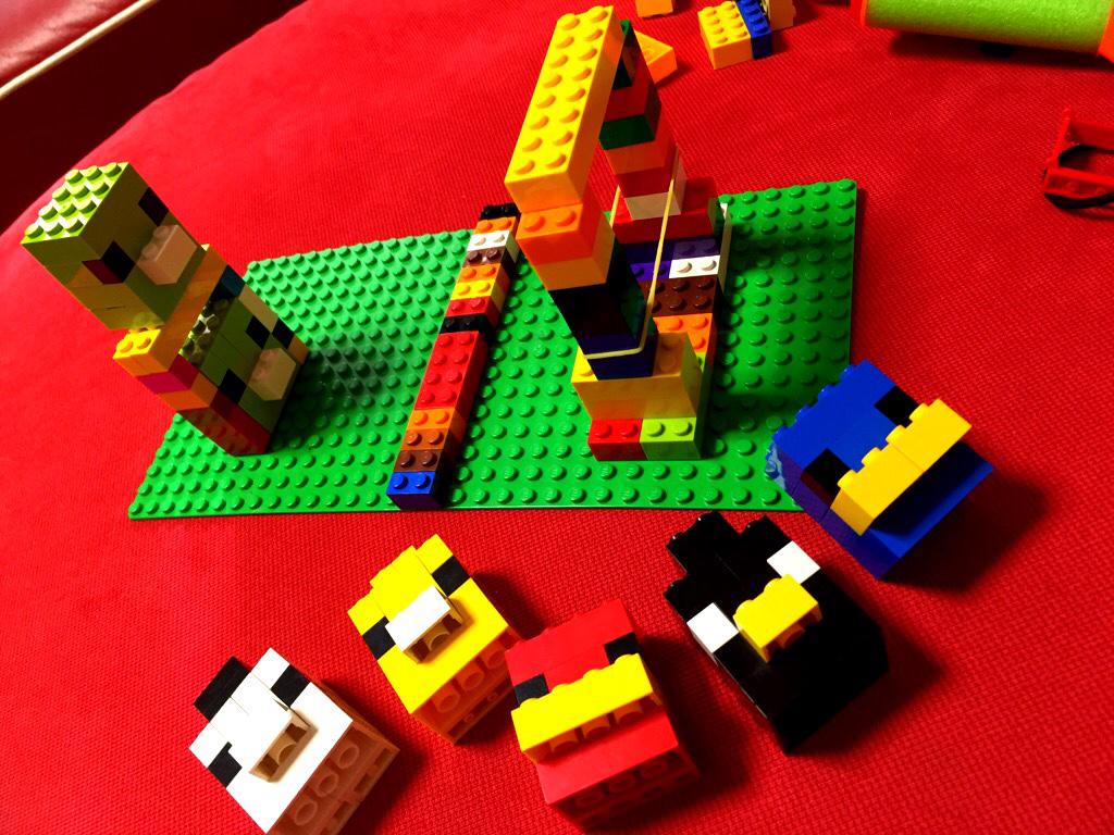 ウチの子が LEGO ブロックで作った Angry Birds 発射台付き ( ・∀・) ウチの子が LEGO ブロックで作った Angry Birds 発射台付き ( ・∀・)
