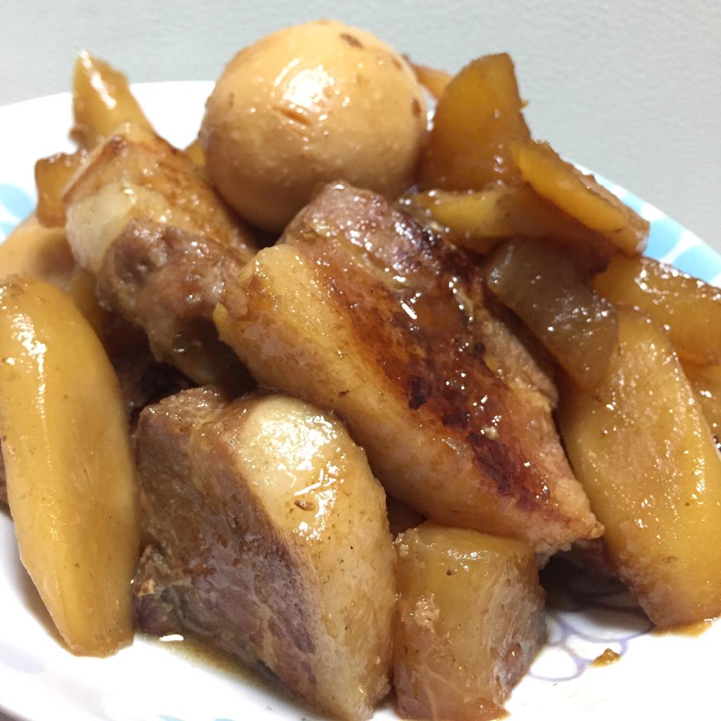 夕飯に豚の角煮、牛蒡と大根。 夕飯に豚の角煮、牛蒡と大根。