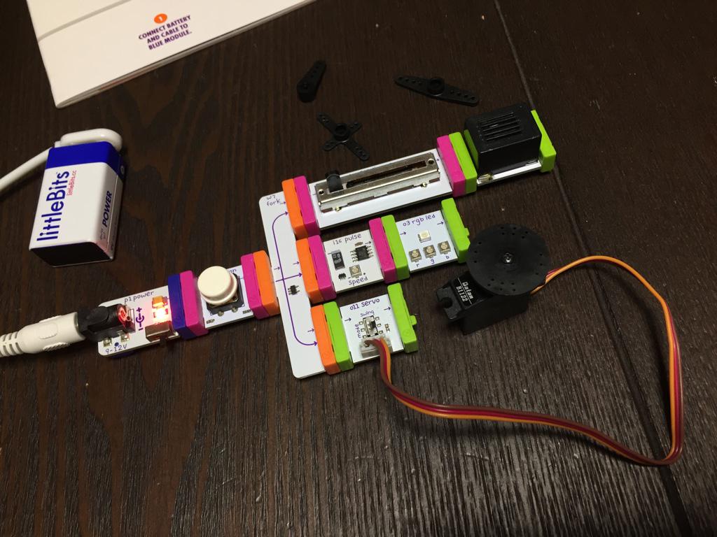littleBits で fork 使って分岐。 littleBits で fork 使って分岐。