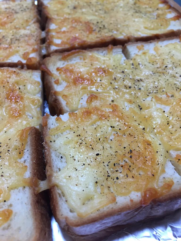 朝食にチーズトースト。 朝食にチーズトースト。