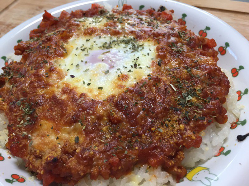 朝食にミートソースのドリア。どこかのミラノ風ドリアみたいな。 朝食にミートソースのドリア。どこかのミラノ風ドリアみたいな。