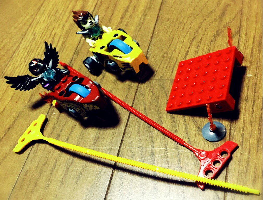 ひさびさに レゴ チーマ 出してきて遊んでる。 ひさびさに レゴ チーマ 出してきて遊んでる。