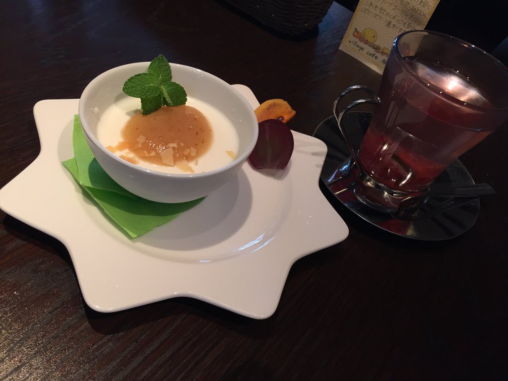 デザートにミルクプリンにイチジクソース with ハーブコーディアル (@ ビラージュカフェ 賀名生(Village cafe ANOU)) デザートにミルクプリンにイチジクソース with ハーブコーディアル (@ ビラージュカフェ 賀名生(Village cafe ANOU))