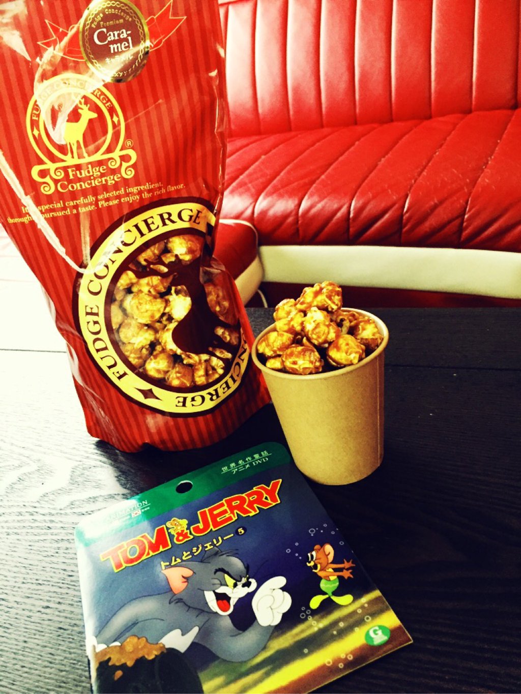 Fudge Concierge Premium Caramel Popcorn 紙コップに入れて、100円ショップで買ってきたトムとジェリーのDVDを見る。映画館の雰囲気で(*´Δ`*) (*´Δ`*) (*´Δ`*) Fudge Concierge Premium Caramel Popcorn 紙コップに入れて、100円ショップで買ってきたトムとジェリーのDVDを見る。映画館の雰囲気で(*´Δ`*) (*´Δ`*) (*´Δ`*)