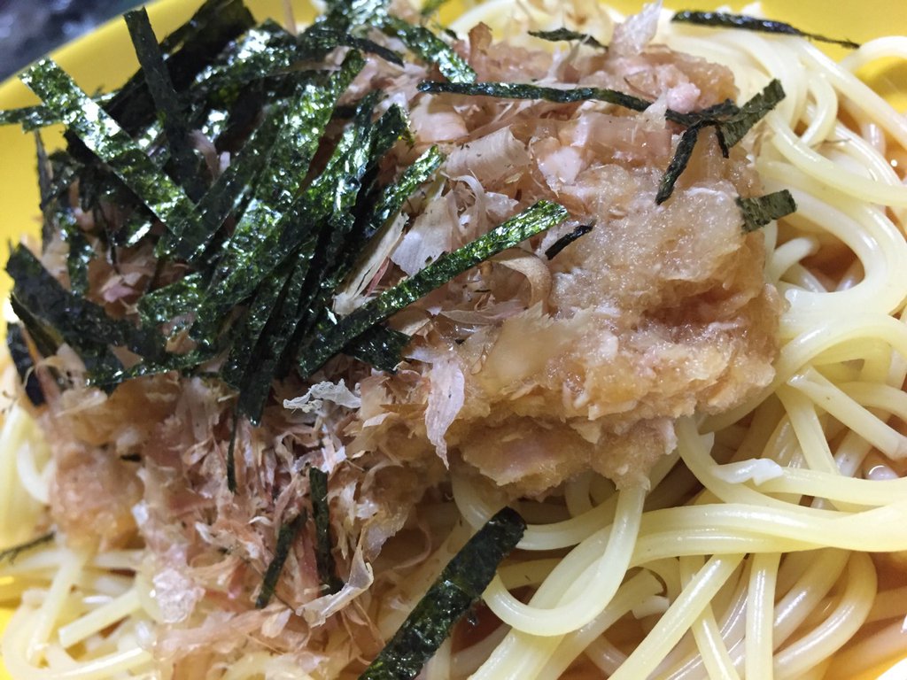 大根おろしとツナのスパゲッティ。きのう畑から採ってきた大根は辛かった(´Д` ) でもまあ美味い 大根おろしとツナのスパゲッティ。きのう畑から採ってきた大根は辛かった(´Д` ) でもまあ美味い