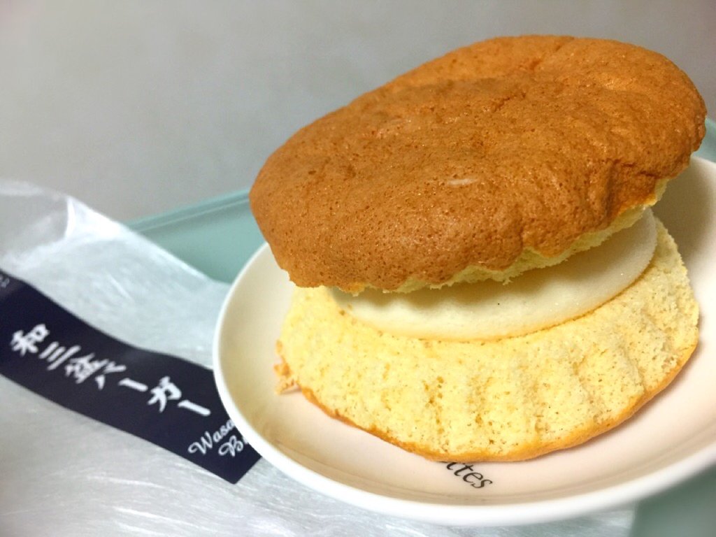 アン・クール ケーキファクトリー 和三盆バーガー 冷凍庫から出したばかりだからカッチカチヤゾー(*・ω・) アン・クール ケーキファクトリー 和三盆バーガー 冷凍庫から出したばかりだからカッチカチヤゾー(*・ω・)