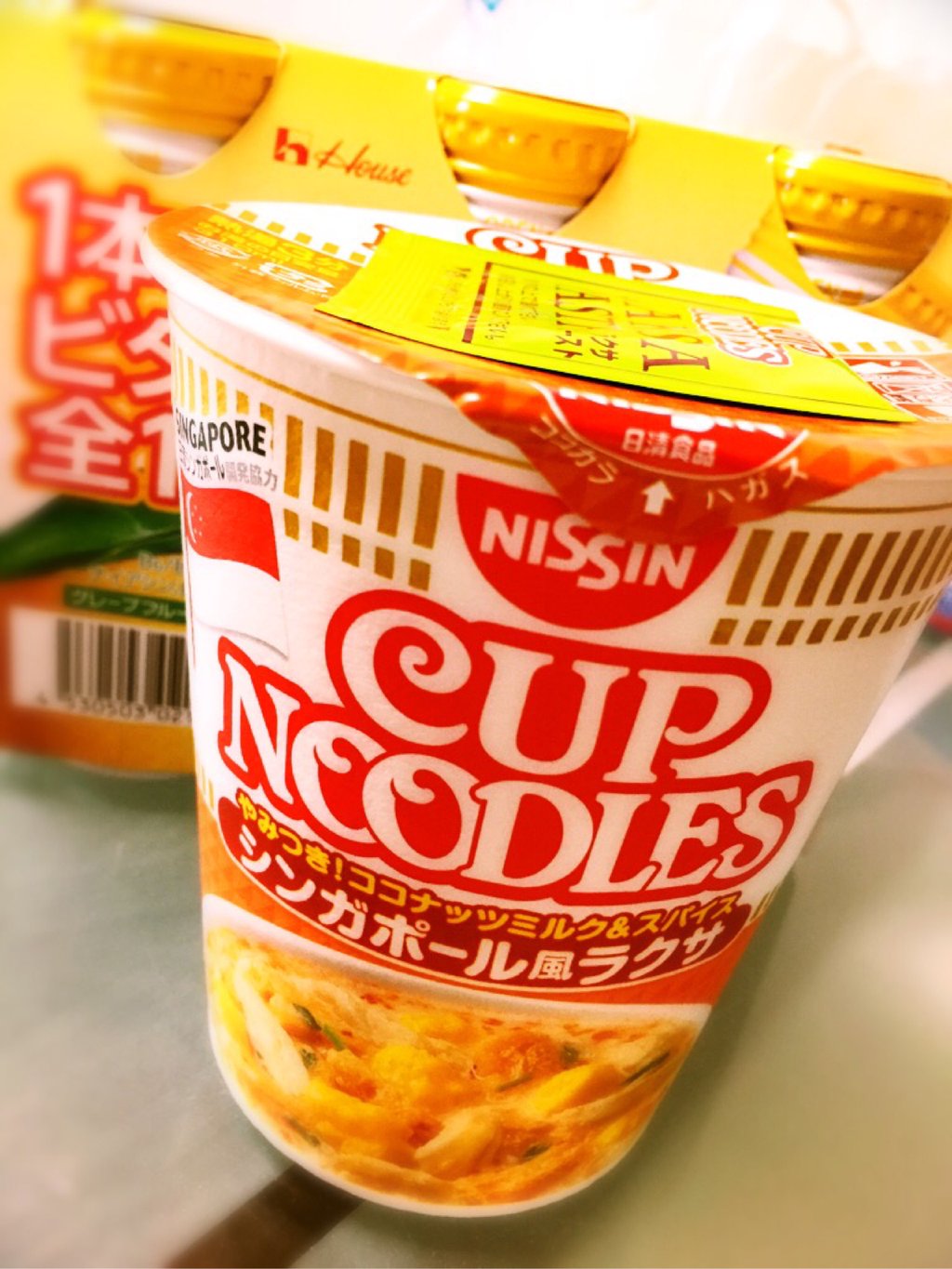 日清 カップヌードル シンガポール風ラクサ。ココナッツミルクが効いてる。朝食に。 日清 カップヌードル シンガポール風ラクサ。ココナッツミルクが効いてる。朝食に。