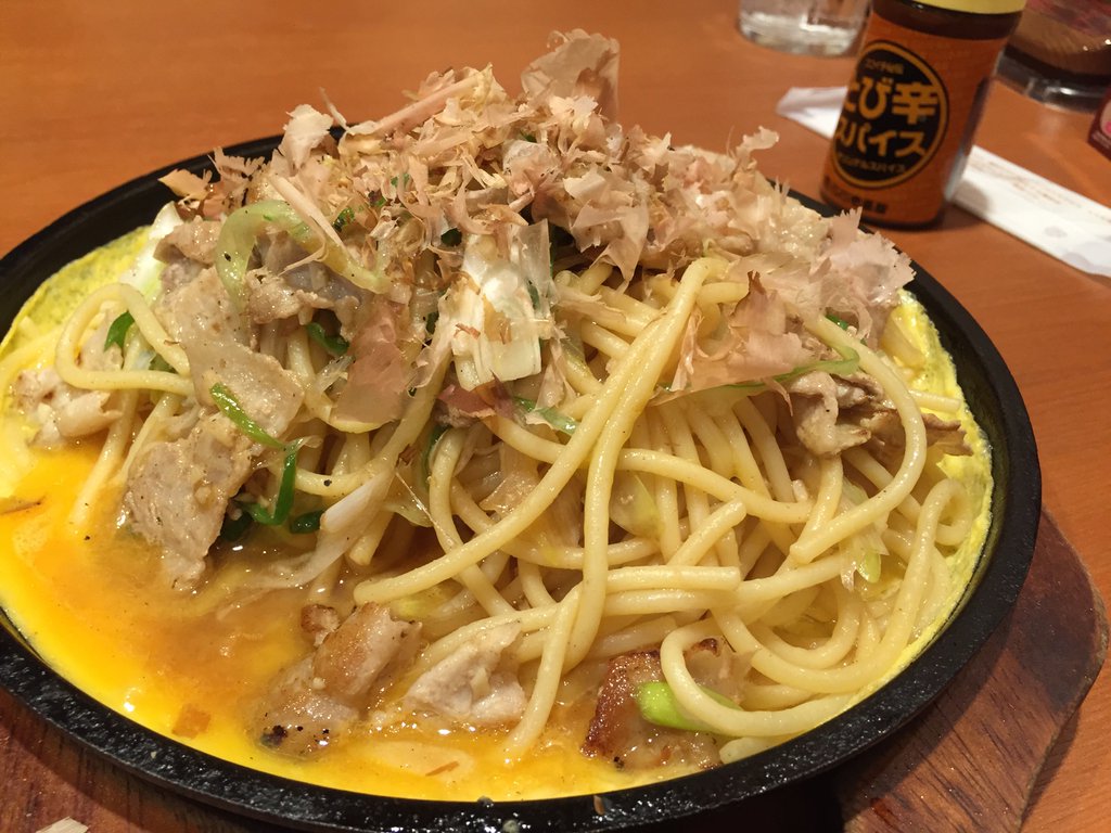 期間限定 鉄板 和風ねぎ豚炒めのスパゲッティ with ココイチ秘伝とび辛スパイス 塩味強い (@ パスタ・デ・ココ 小牧常普請店 in 小牧市, 愛知県) 期間限定 鉄板 和風ねぎ豚炒めのスパゲッティ with ココイチ秘伝とび辛スパイス 塩味強い (@ パスタ・デ・ココ 小牧常普請店 in 小牧市, 愛知県)