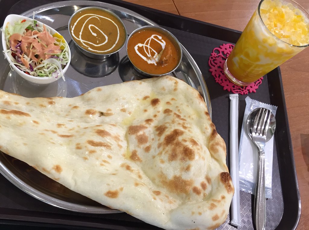 カレーとナン。 (@ ティフィン・デ・ココ TIFFIN de CoCo リーフウォーク稲沢店) カレーとナン。 (@ ティフィン・デ・ココ TIFFIN de CoCo リーフウォーク稲沢店)