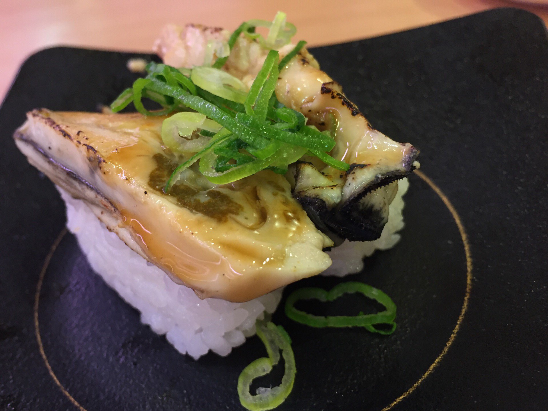 国産大粒 蒸しかき炙り。牡蠣、わりとあっさり。 (@ かっぱ寿司 小牧店 in 小牧市, 愛知県) 国産大粒 蒸しかき炙り。牡蠣、わりとあっさり。 (@ かっぱ寿司 小牧店 in 小牧市, 愛知県)