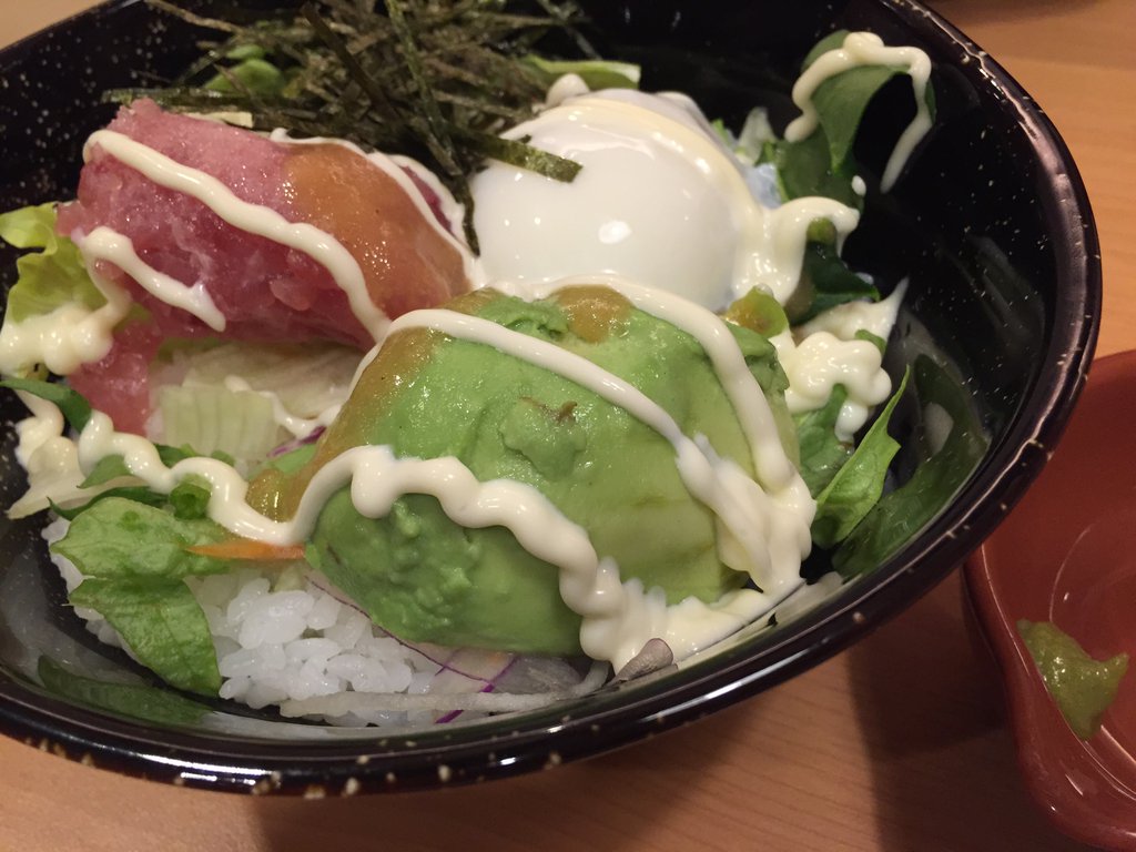 まぐろとアボカドのサラダごはん 温玉添え 789kcal (@ ガスト 小牧店 - @gusto_official in 小牧市, 愛知県) まぐろとアボカドのサラダごはん 温玉添え 789kcal (@ ガスト 小牧店 - @gusto_official in 小牧市, 愛知県)
