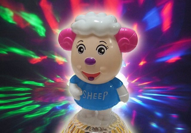 なんかインパクトある。 「キモかわキャラが好評?中国の人気のおもちゃ光る」「壁一面に赤、青、紫、赤、緑の交錯した光」 ファンシーストロボ ラム祝祭フランキー!( ダンシング人形 ) なんかインパクトある。 「キモかわキャラが好評?中国の人気のおもちゃ光る」「壁一面に赤、青、紫、赤、緑の交錯した光」 ファンシーストロボ ラム祝祭フランキー!( ダンシング人形 )