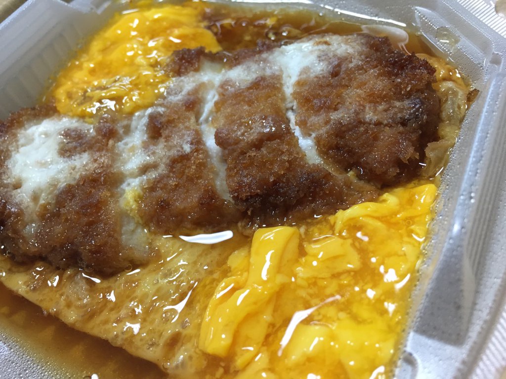 ローソンで買ってきた「厚切りロースカツ丼」 ローソンで買ってきた「厚切りロースカツ丼」
