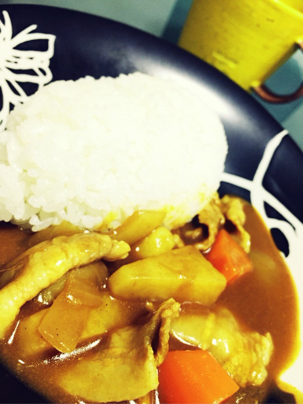 夕飯は素材の味を活かしたカレーライス (煮込むのが面倒だったので野菜の味が野菜らしい味でちょっと固い(´Д` ) 夕飯は素材の味を活かしたカレーライス (煮込むのが面倒だったので野菜の味が野菜らしい味でちょっと固い(´Д` )